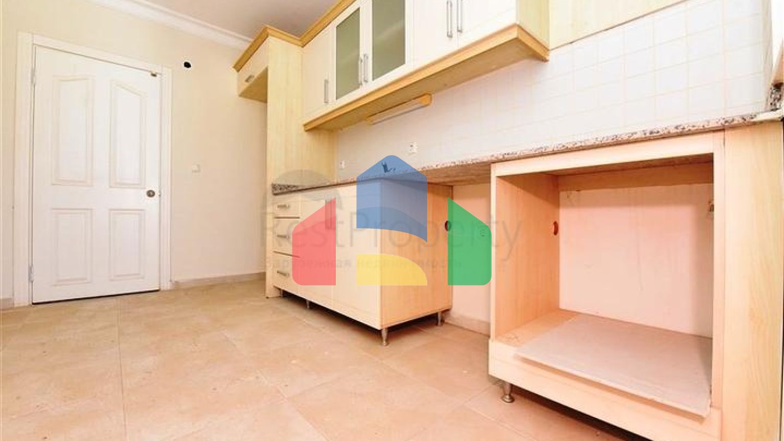 Квартира планировкой 4+1 с отдельной кухней в Махмутларе