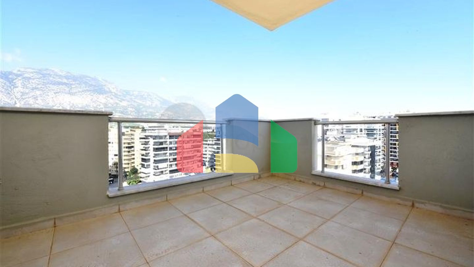 Квартира планировкой 4+1 с отдельной кухней в Махмутларе