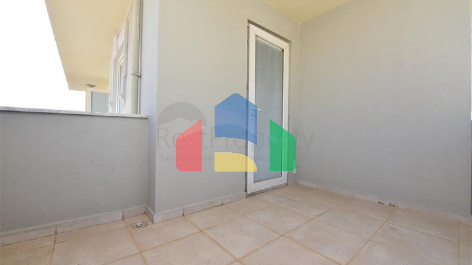 Квартира планировкой 4+1 с отдельной кухней в Махмутларе