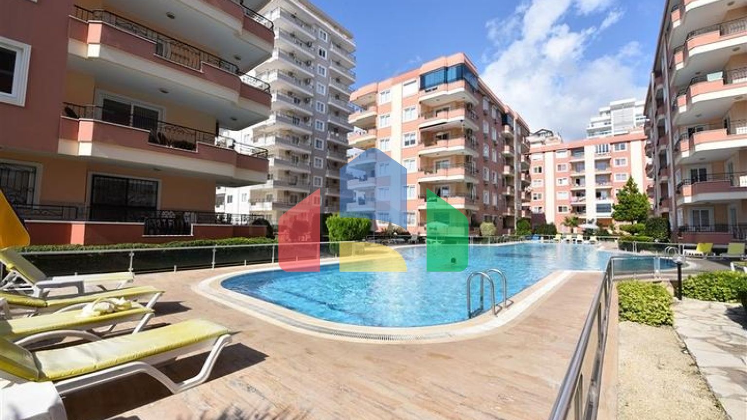 Трикімнатні апартаменти в Махмутларі