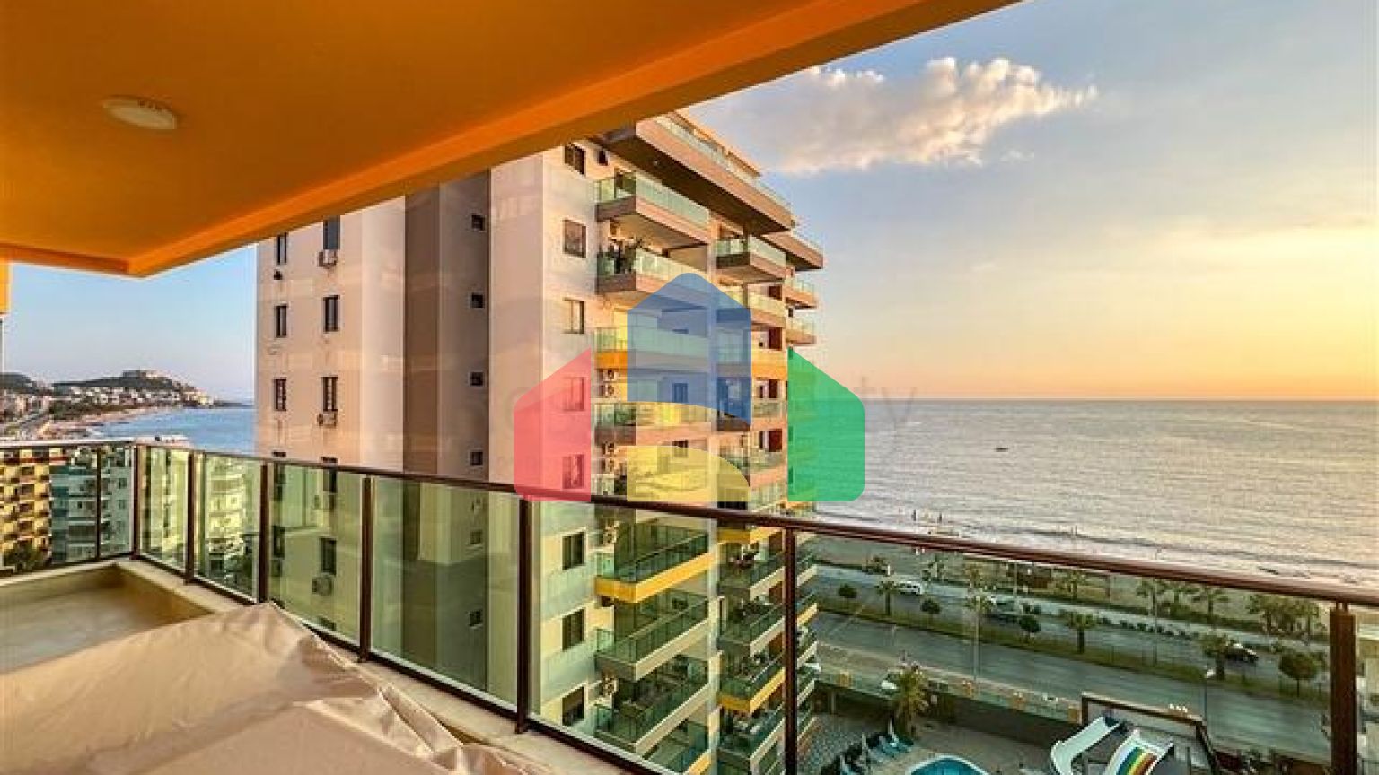 Видовая квартира 2+1 в комплексе на первой линии