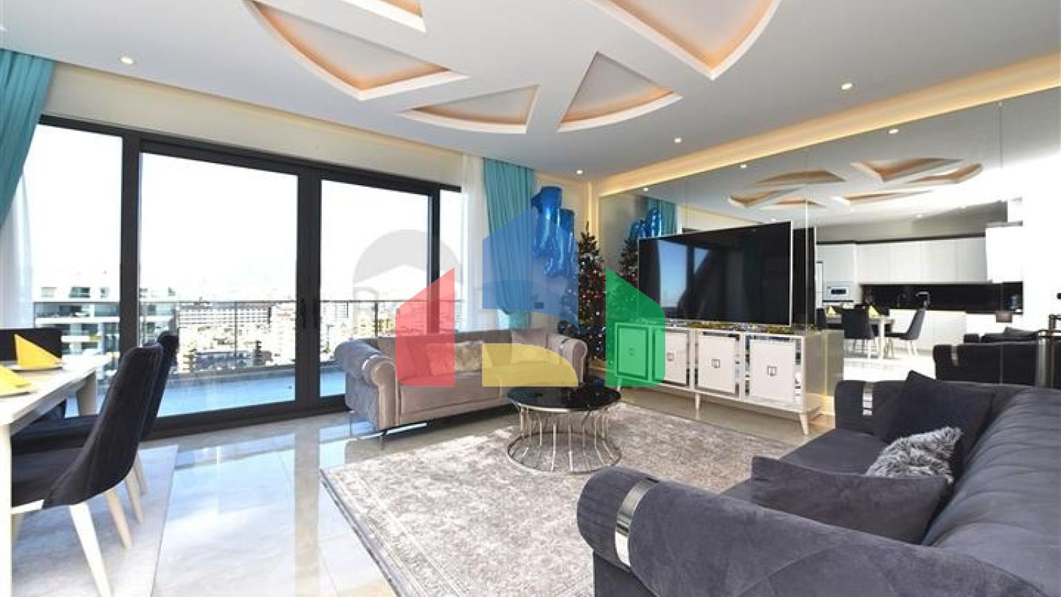 Пентхаус планировкой 2+1 на первой береговой линии в районе Махмутлар