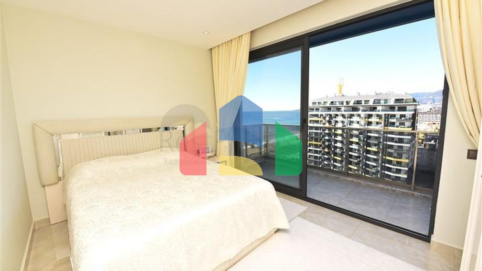 Пентхаус планировкой 2+1 на первой береговой линии в районе Махмутлар