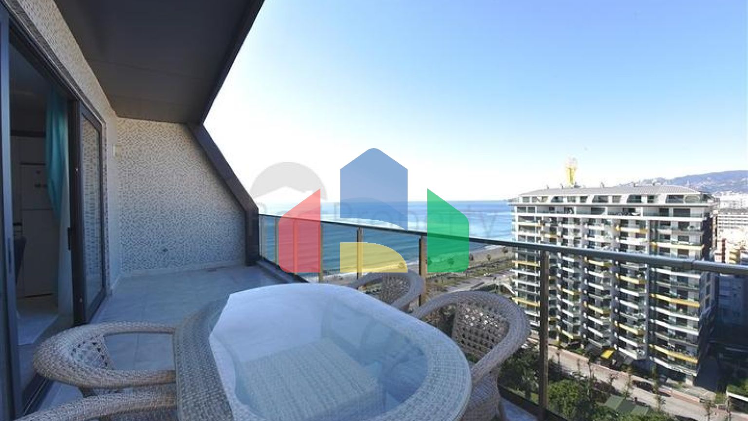 Пентхаус планировкой 2+1 на первой береговой линии в районе Махмутлар