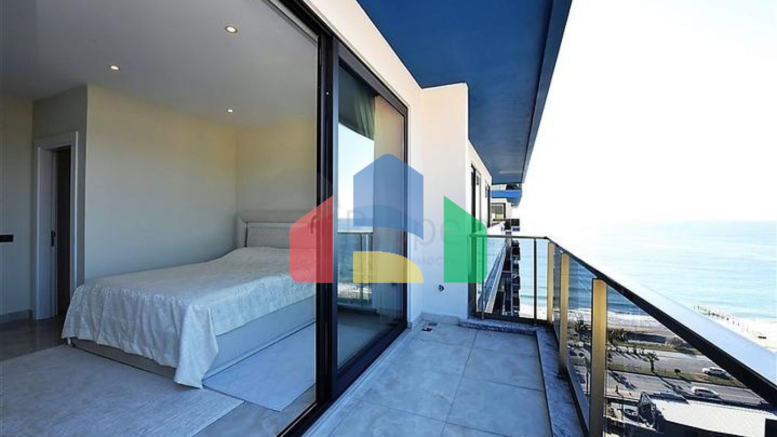 Пентхаус планировкой 2+1 на первой береговой линии в районе Махмутлар