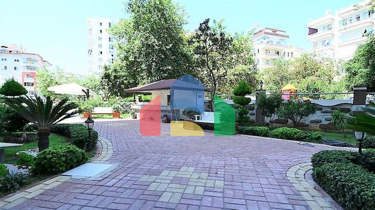 Просторі апартаменти в Махмутларі