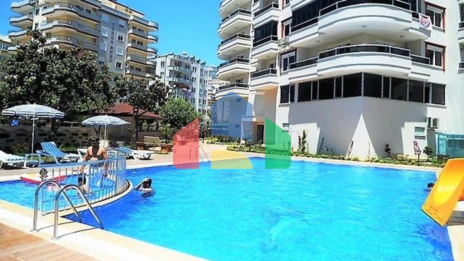 Просторі апартаменти в Махмутларі