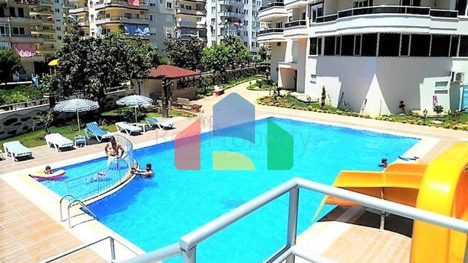 Просторі апартаменти в Махмутларі