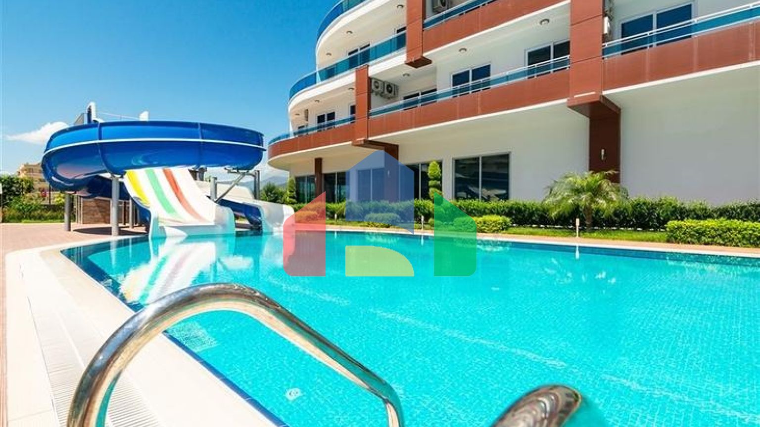 Меблированная трехкомнатная квартира в центре Махмутлара