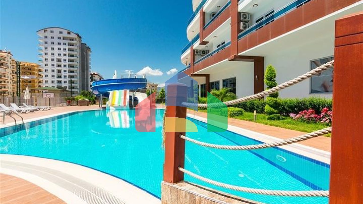 Меблированная трехкомнатная квартира в центре Махмутлара