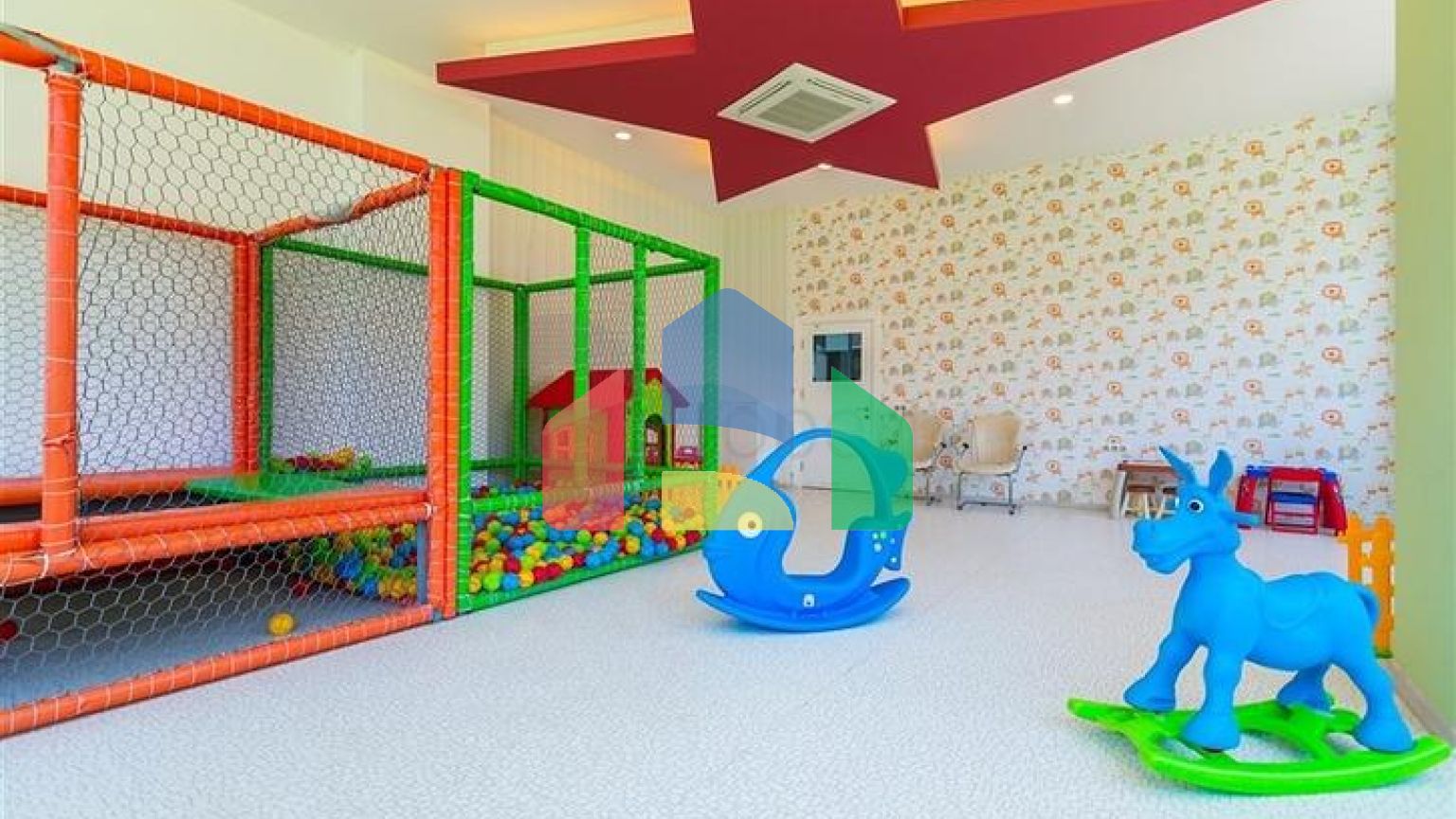 Меблированная трехкомнатная квартира в центре Махмутлара