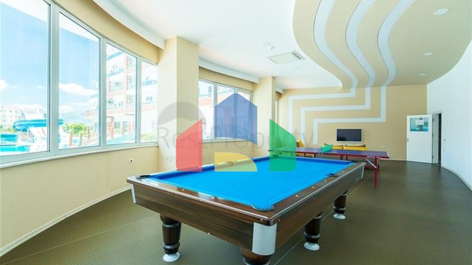 Меблированная трехкомнатная квартира в центре Махмутлара