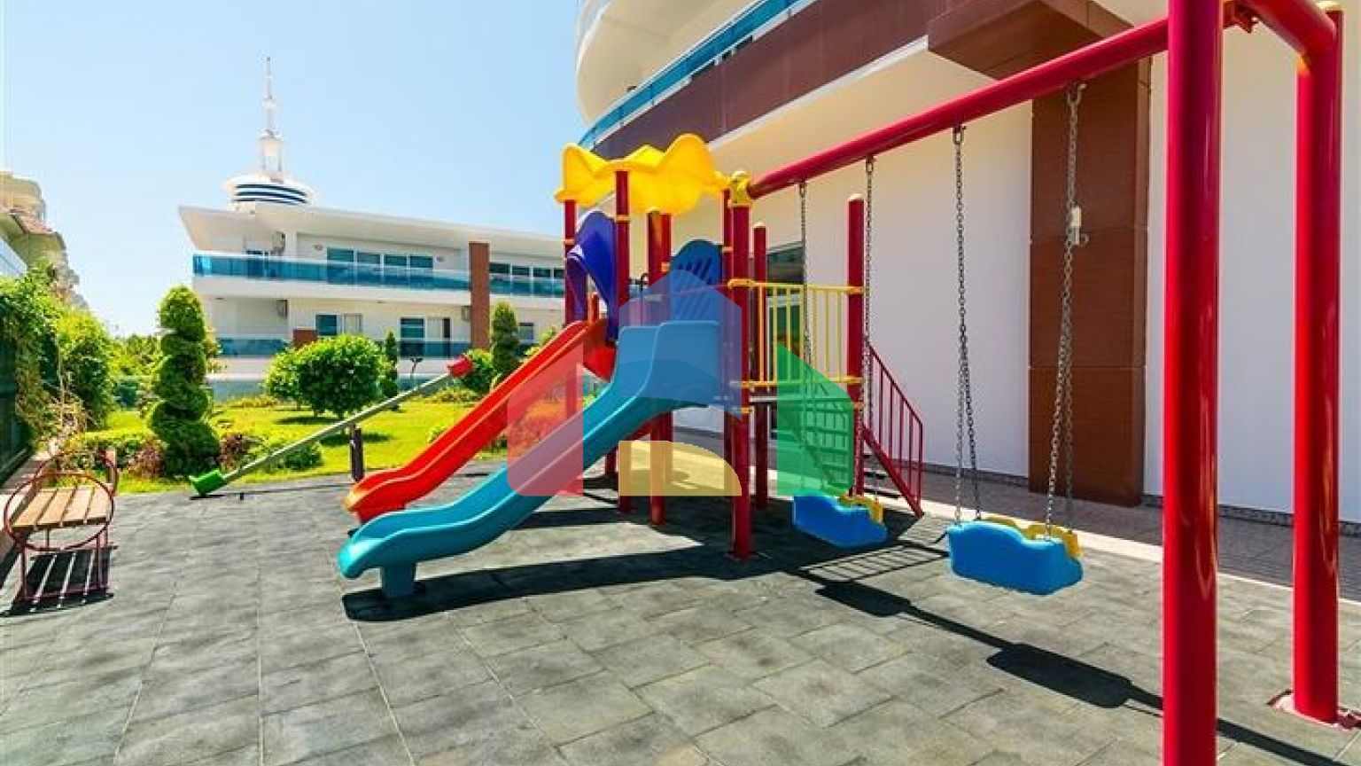 Меблированная трехкомнатная квартира в центре Махмутлара