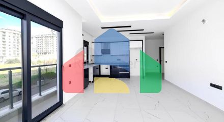 Світла квартира 2+1 в сучасному житловому будинку в районі Махмутлар