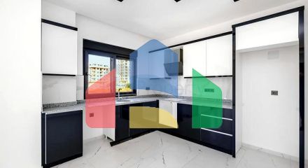 Світла квартира 2+1 в сучасному житловому будинку в районі Махмутлар