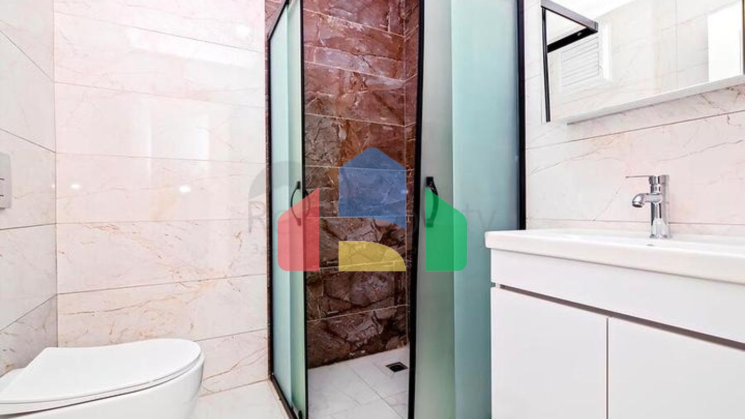 Світла квартира 2+1 в сучасному житловому будинку в районі Махмутлар