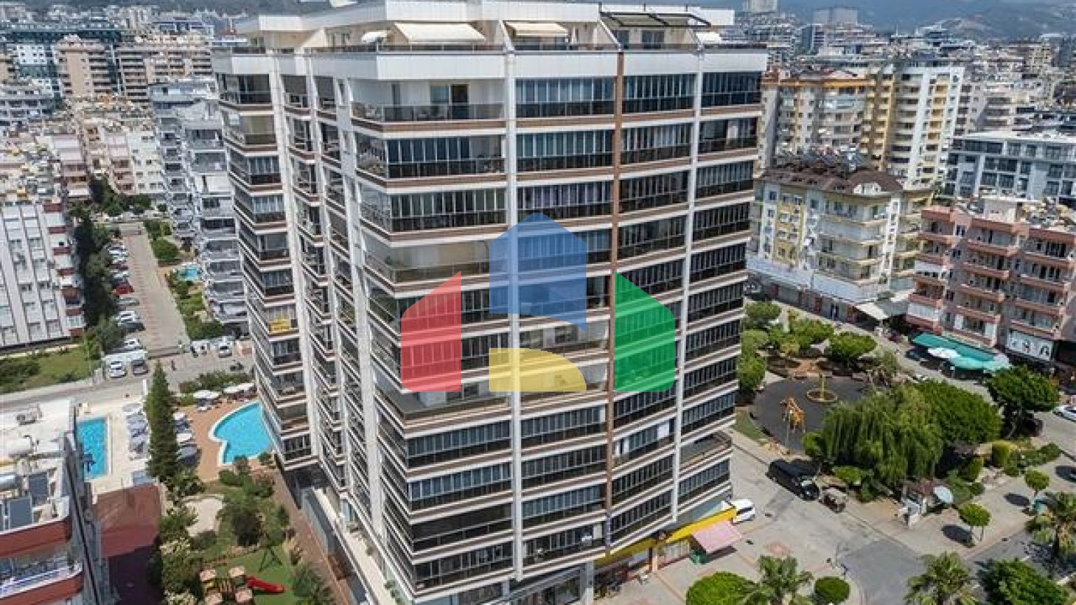 Сучасна квартира 2 + 1 з розвиненою інфраструктурою в Махмутларі