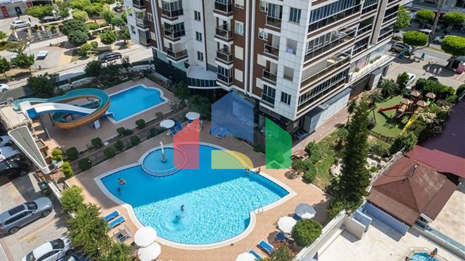 Сучасна квартира 2 + 1 з розвиненою інфраструктурою в Махмутларі