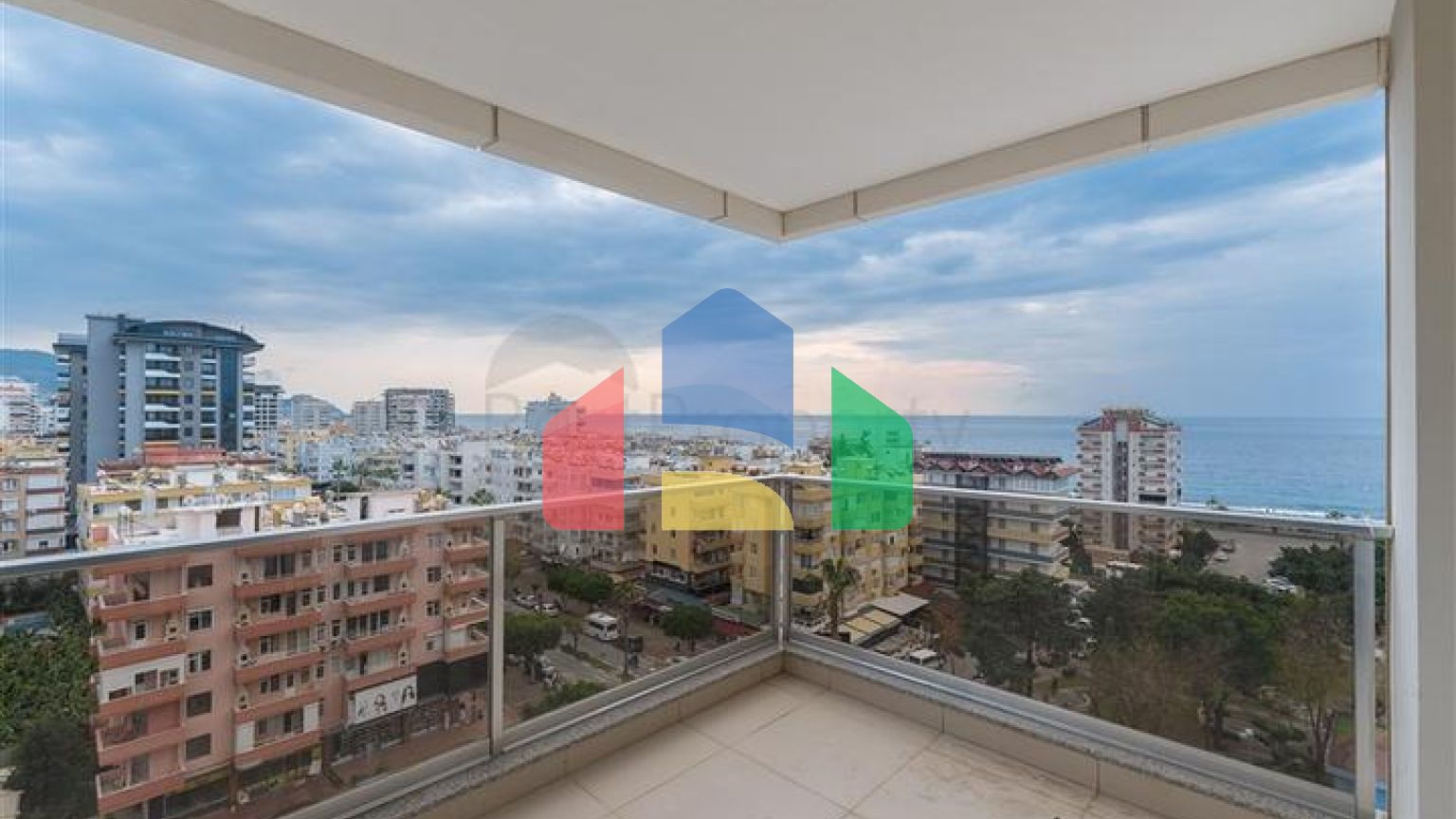 Сучасна квартира 2 + 1 з розвиненою інфраструктурою в Махмутларі