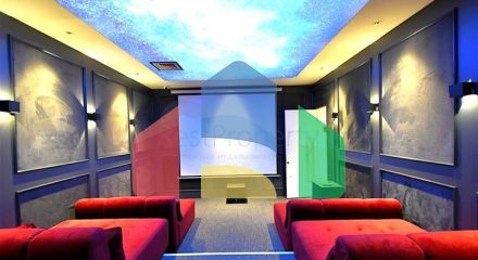 Затишна мебльована квартира в сучасному житловому комплексі біля узбережжя