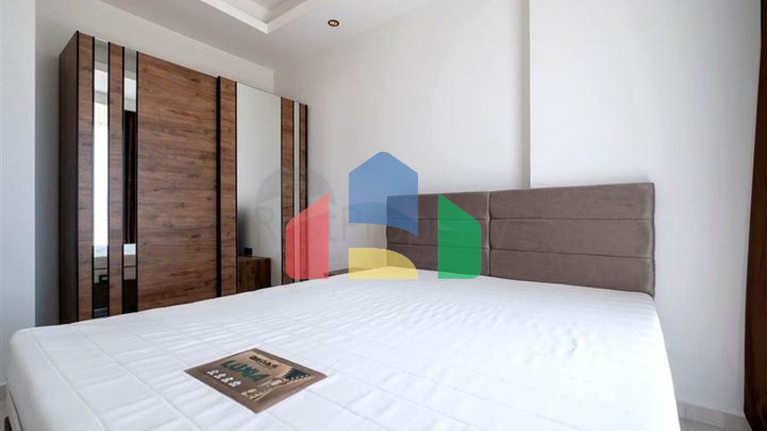 Затишна мебльована квартира в сучасному житловому комплексі біля узбережжя