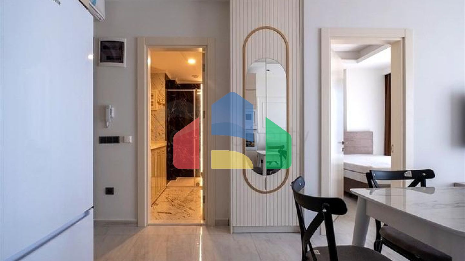 Затишна мебльована квартира в сучасному житловому комплексі біля узбережжя