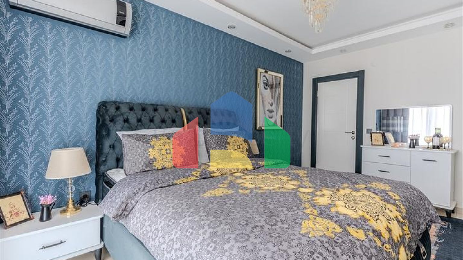 Трикімнатна квартира 2 + 1 з меблями і розвиненою інфраструктурою в районі Махмутлар