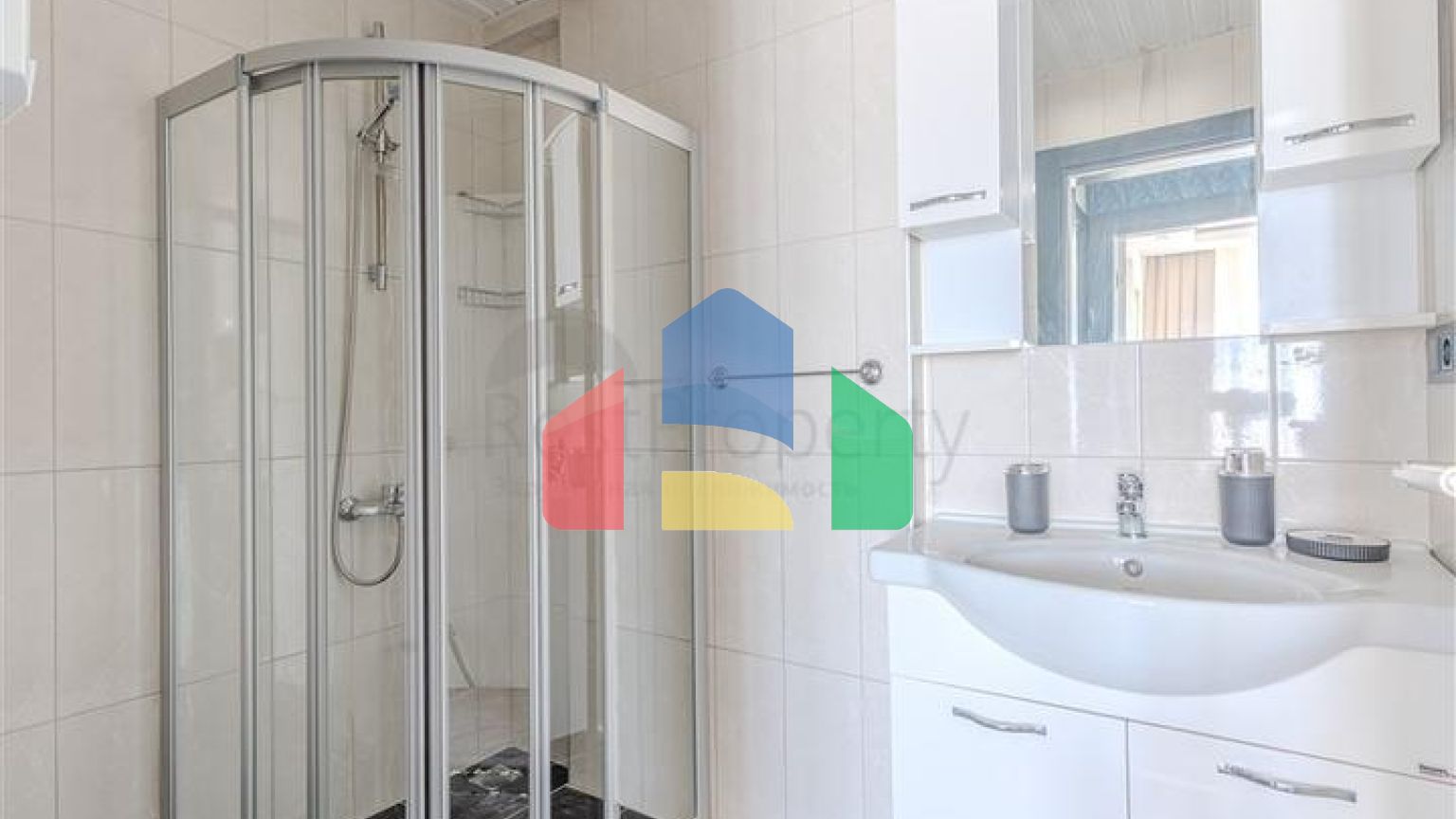 Трикімнатна квартира 2 + 1 з меблями і розвиненою інфраструктурою в районі Махмутлар