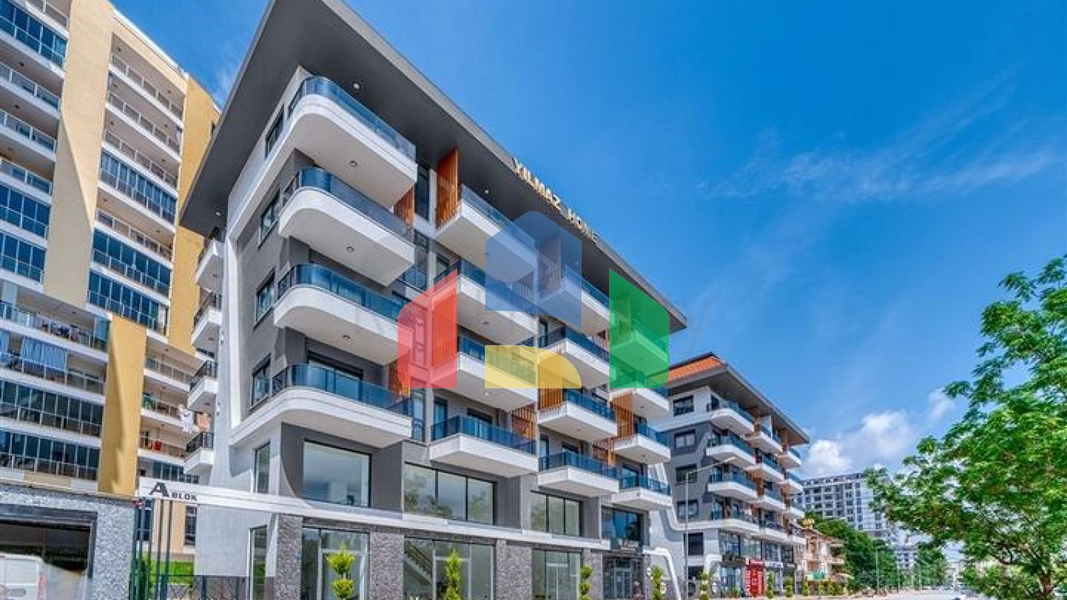 Пентхаус 2 + 1 з терасою і меблями в районі Махмутлар