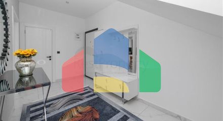 Пентхаус 2 + 1 з терасою і меблями в районі Махмутлар