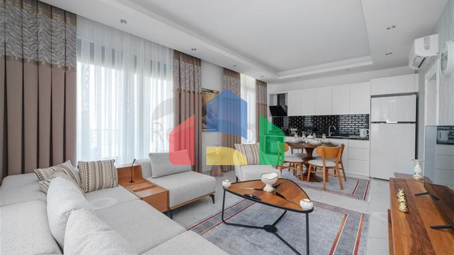 Пентхаус 2 + 1 з терасою і меблями в районі Махмутлар