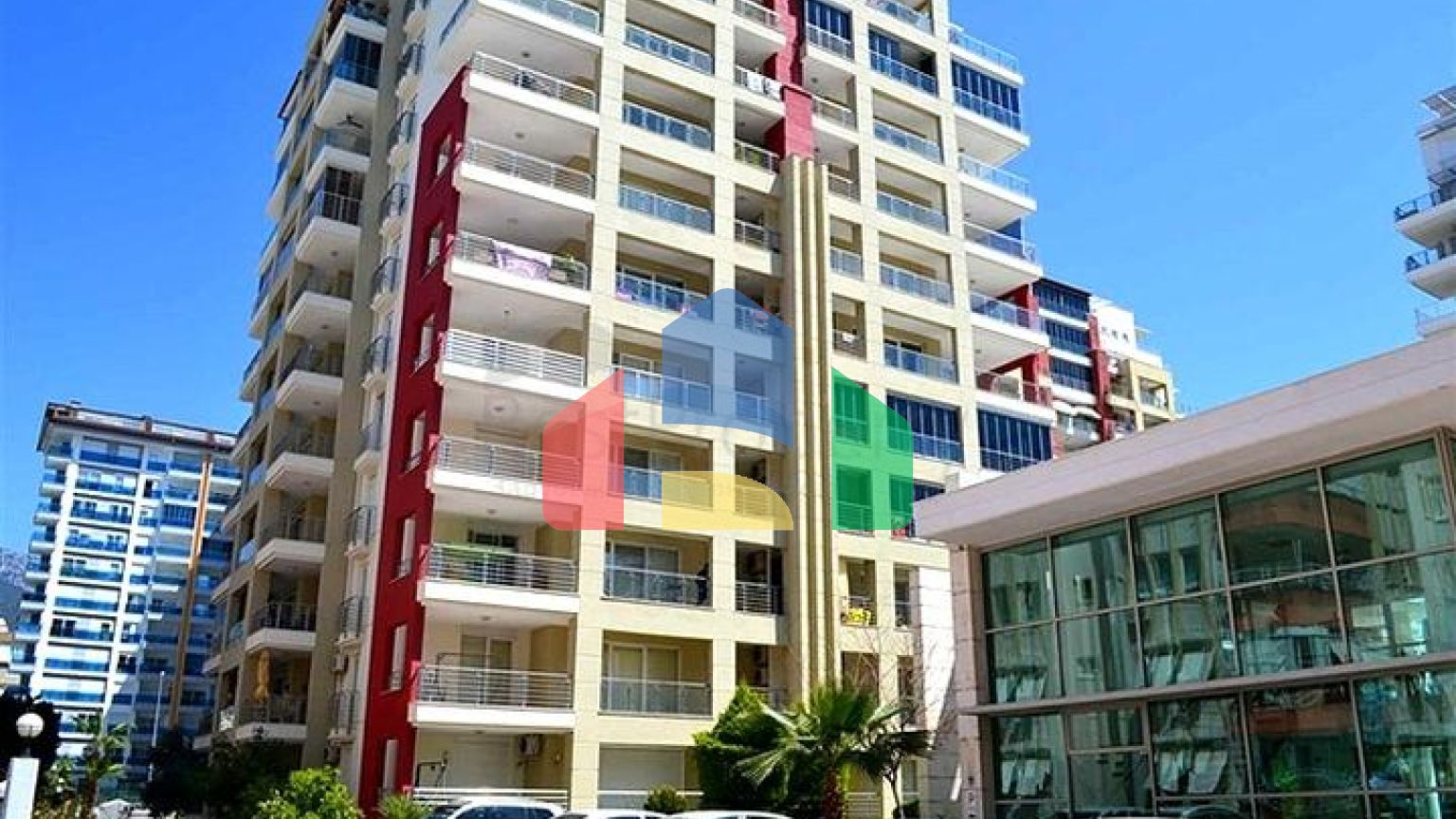 Затишна мебльована квартира 2+1 в розвиненому житловому комплексі