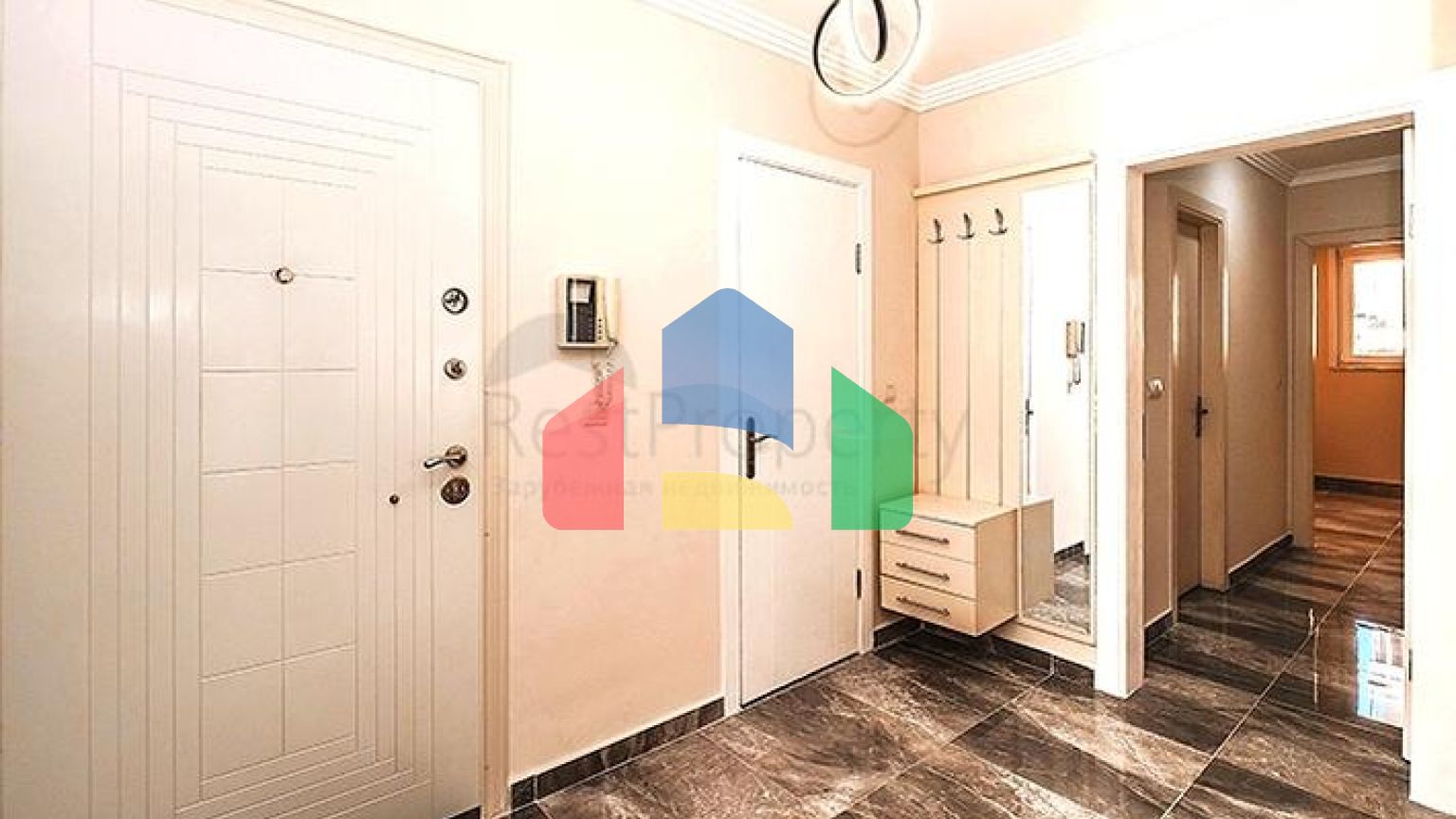 Затишна мебльована квартира 2+1 в розвиненому житловому комплексі