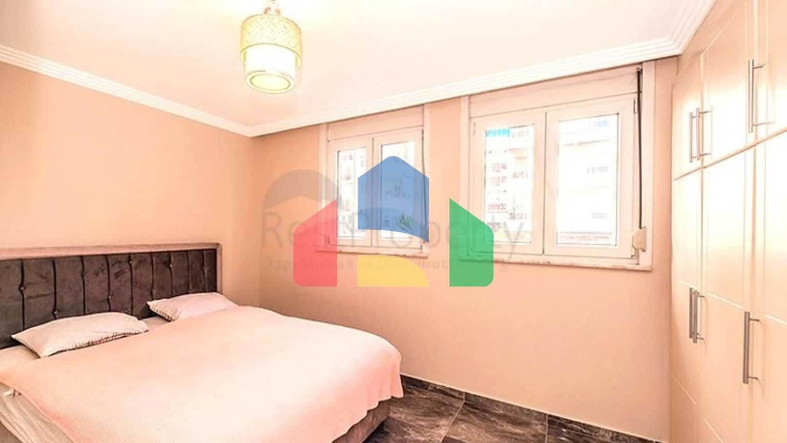 Затишна мебльована квартира 2+1 в розвиненому житловому комплексі