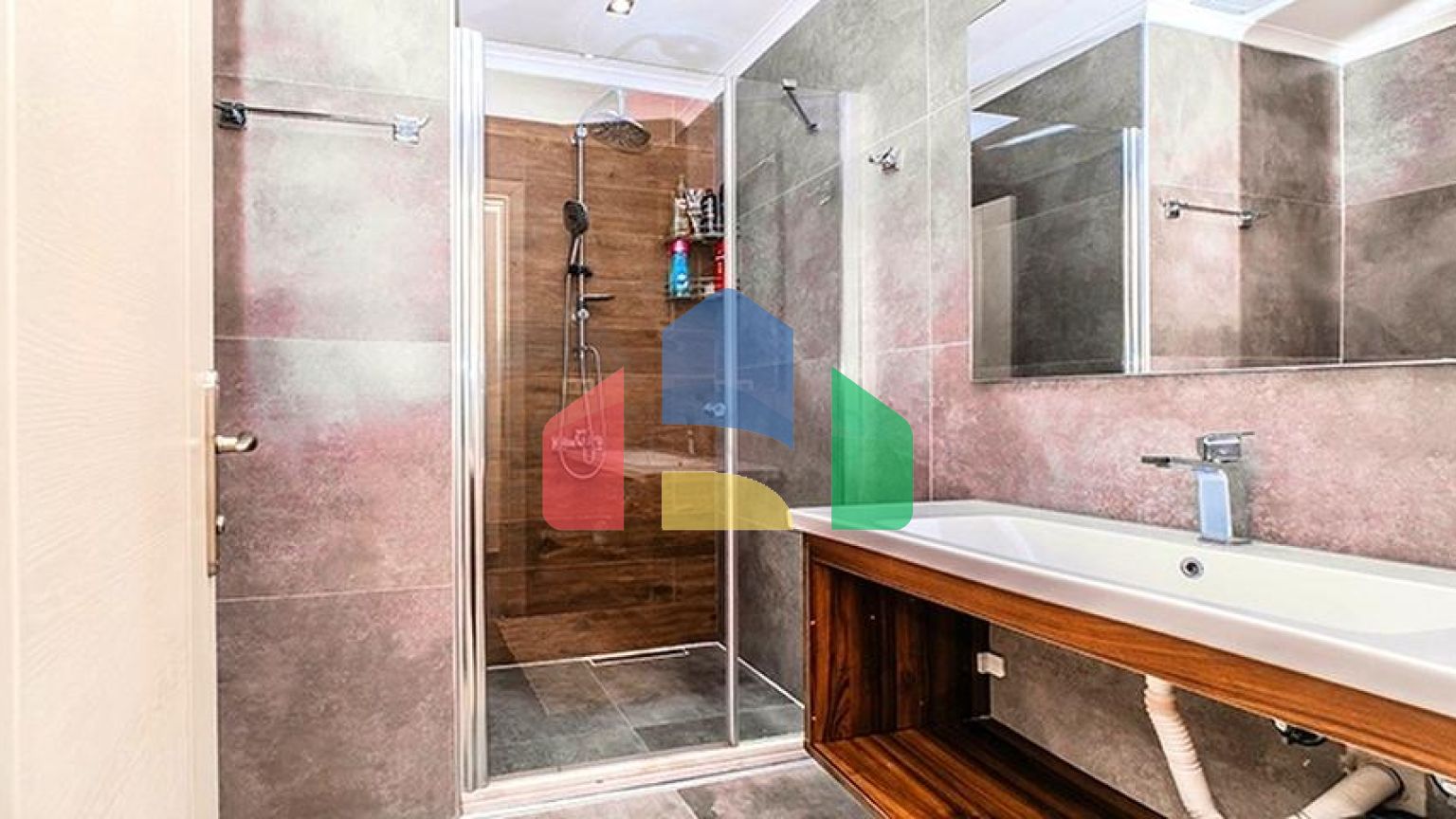 Затишна мебльована квартира 2+1 в розвиненому житловому комплексі