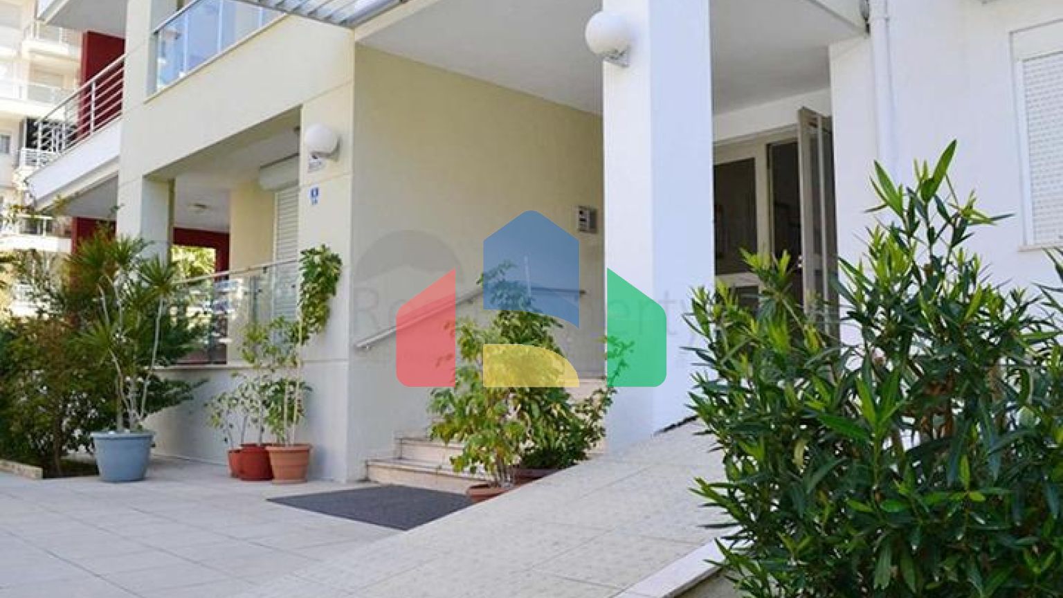 Затишна мебльована квартира 2+1 в розвиненому житловому комплексі