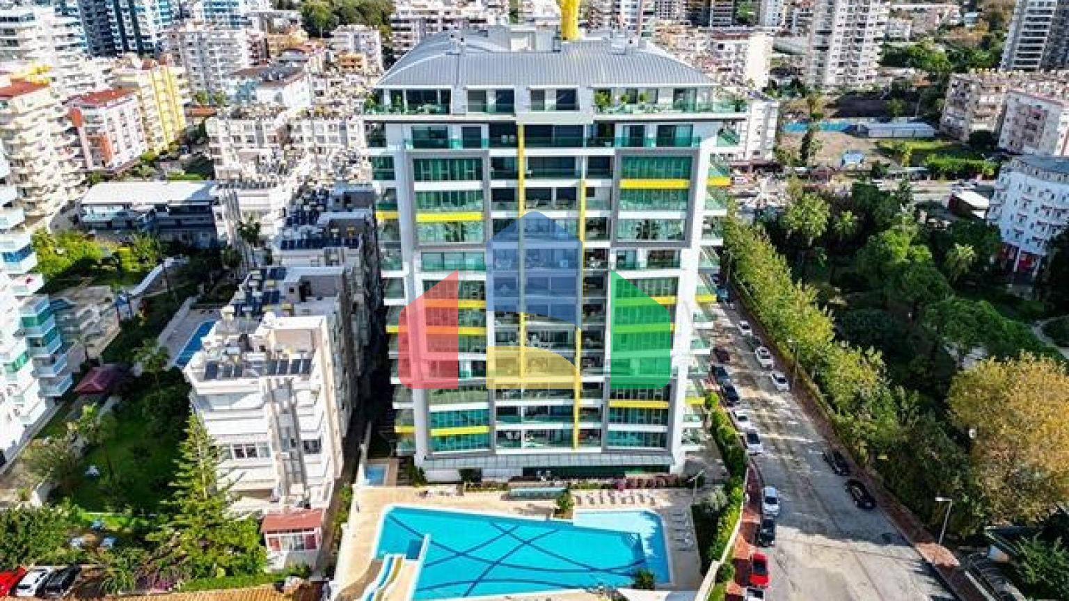 Двокімнатна квартира 1 + 1 з розвиненою інфраструктурою в районі Махмутлар