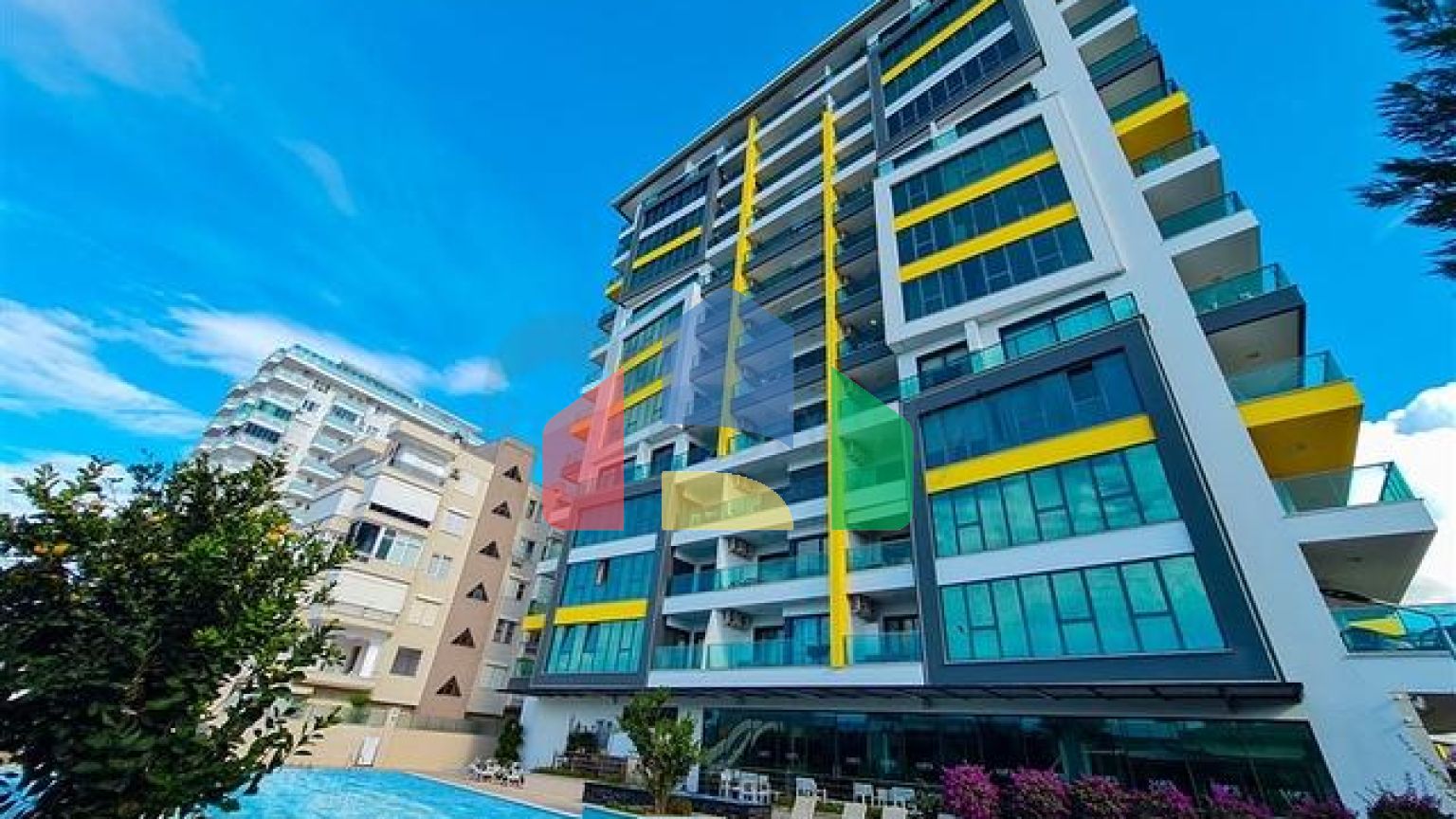 Двокімнатна квартира 1 + 1 з розвиненою інфраструктурою в районі Махмутлар