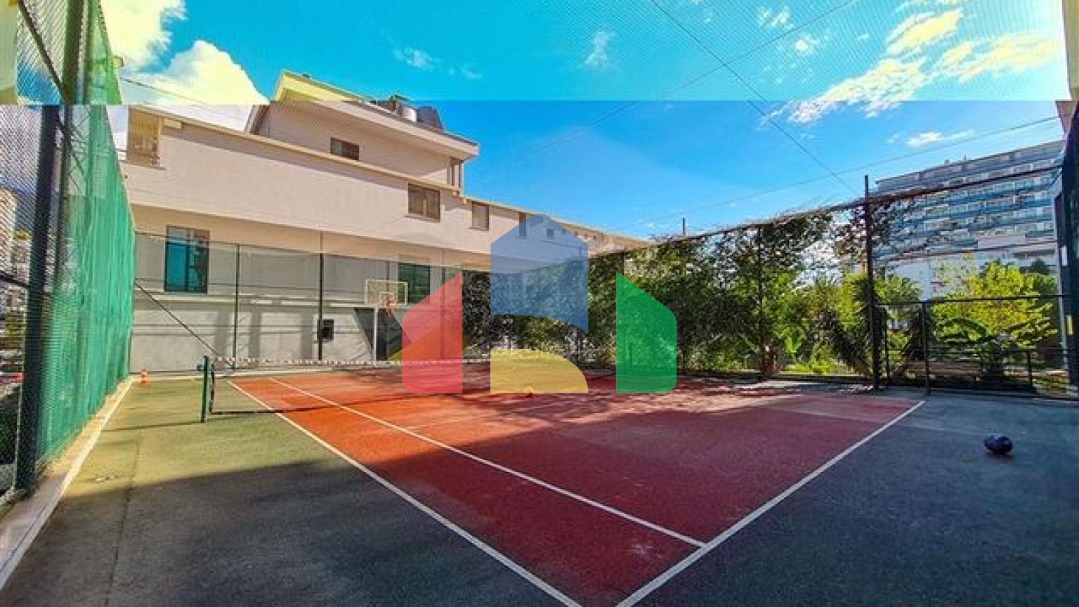 Двокімнатна квартира 1 + 1 з розвиненою інфраструктурою в районі Махмутлар