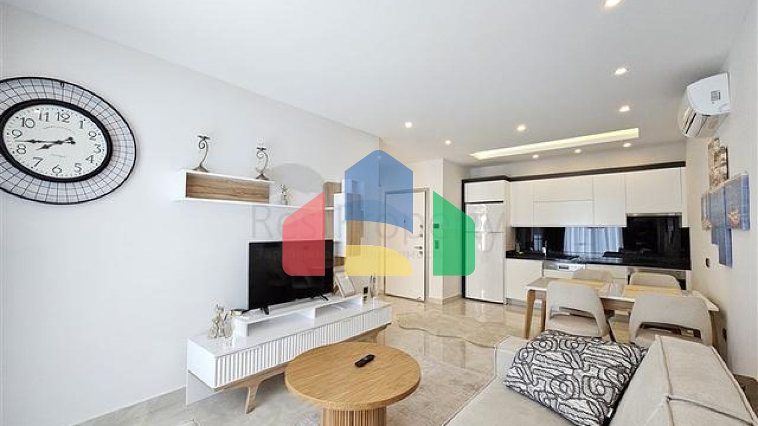 Двокімнатна квартира 1 + 1 з розвиненою інфраструктурою в районі Махмутлар