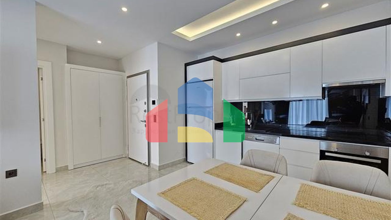 Двокімнатна квартира 1 + 1 з розвиненою інфраструктурою в районі Махмутлар