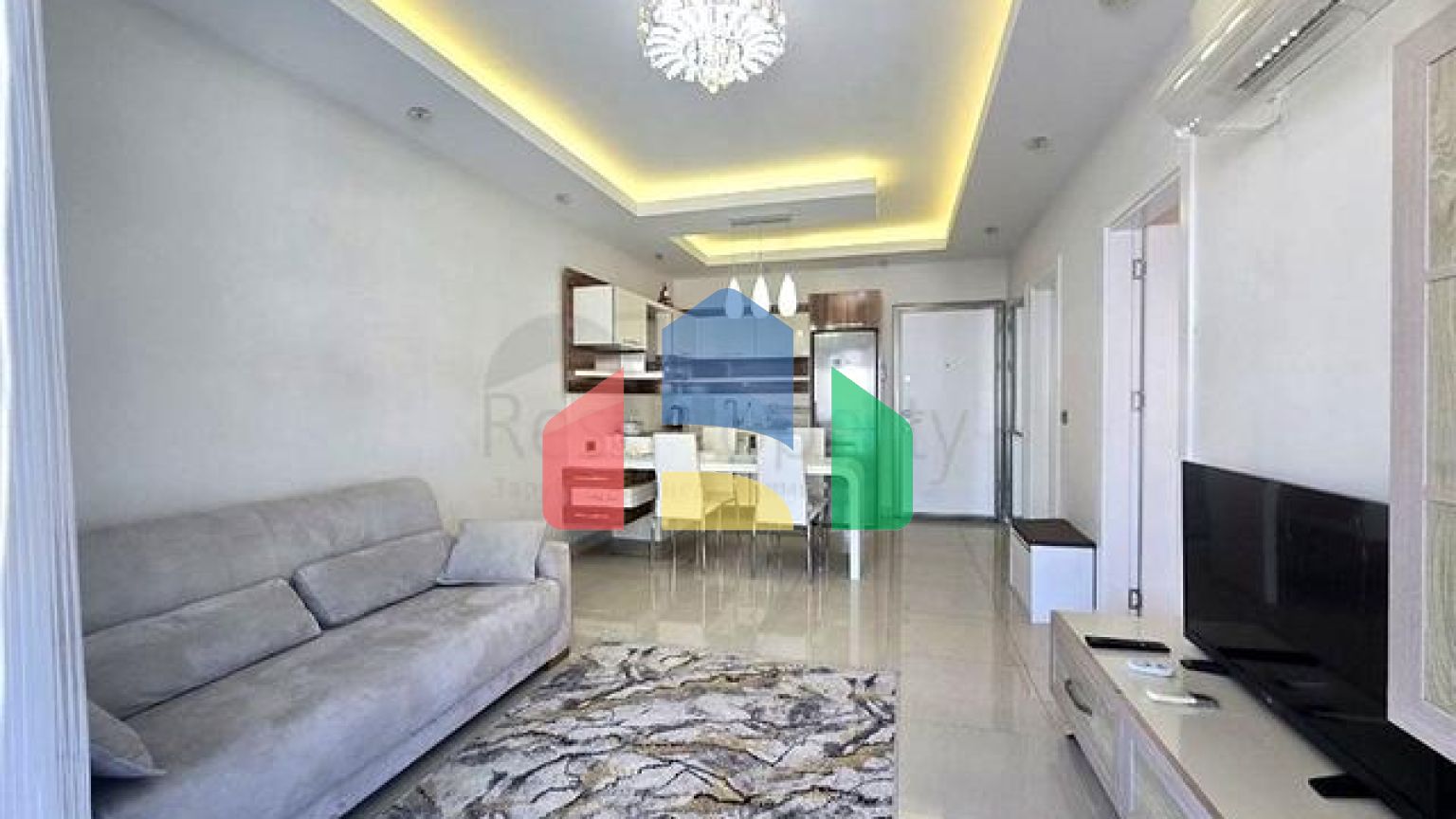 Світла квартира 1 + 1 на високому поверсі в районі Махмутлар