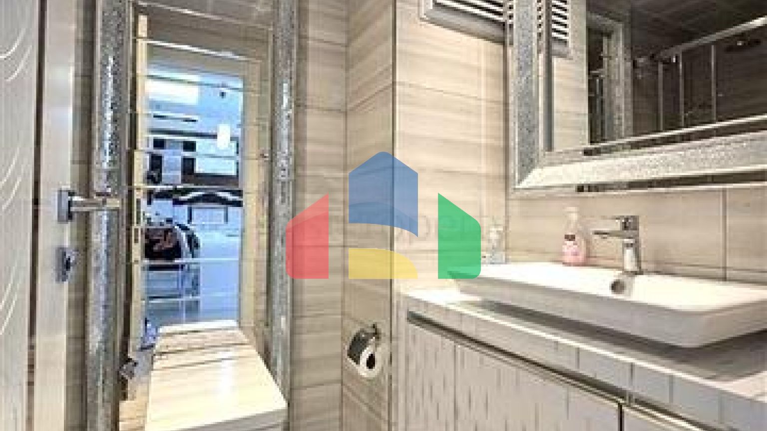 Світла квартира 1 + 1 на високому поверсі в районі Махмутлар