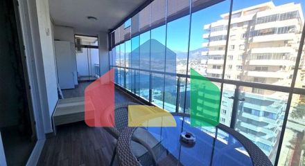 Світла квартира 1 + 1 на високому поверсі в районі Махмутлар