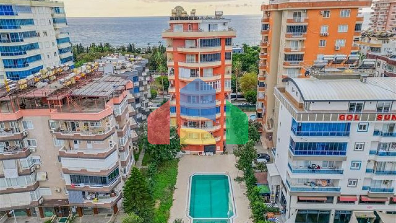 Трёхкомнатная квартира 2+1 с мебелью в центре района Махмутлар