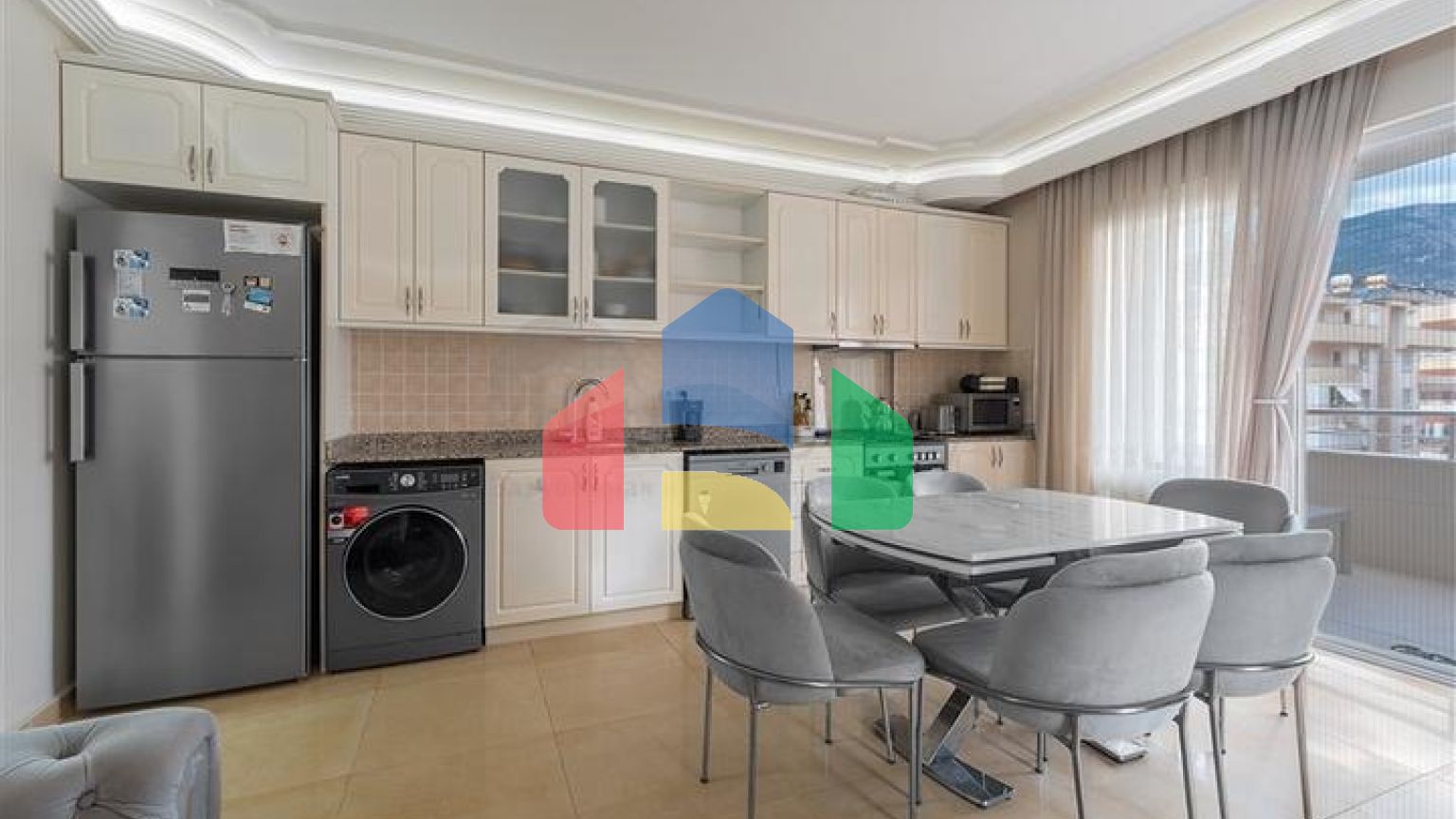 Трёхкомнатная квартира 2+1 с мебелью в центре района Махмутлар