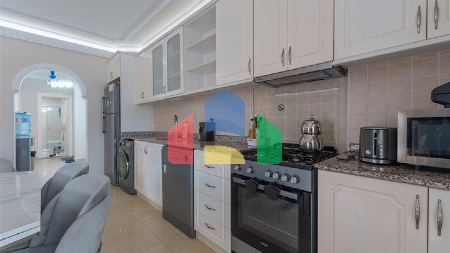 Трёхкомнатная квартира 2+1 с мебелью в центре района Махмутлар