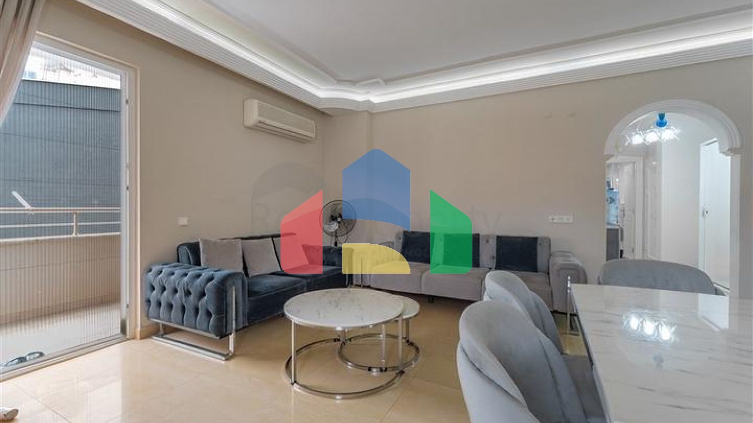 Трёхкомнатная квартира 2+1 с мебелью в центре района Махмутлар