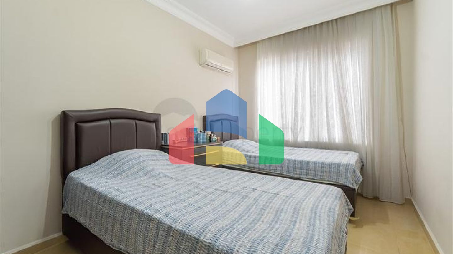 Трёхкомнатная квартира 2+1 с мебелью в центре района Махмутлар