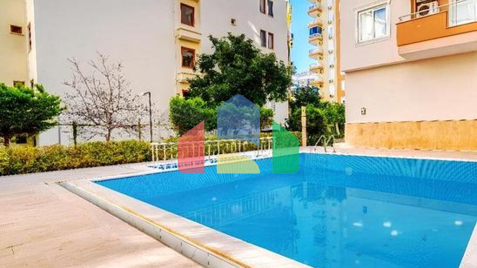 Уютная меблированная квартира 1+1 в жилом комплексе с бассейном